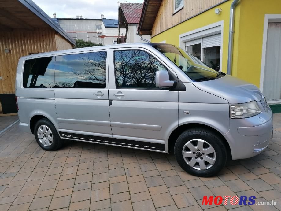 2008' Volkswagen Multivan 2,5 Tdi photo #2