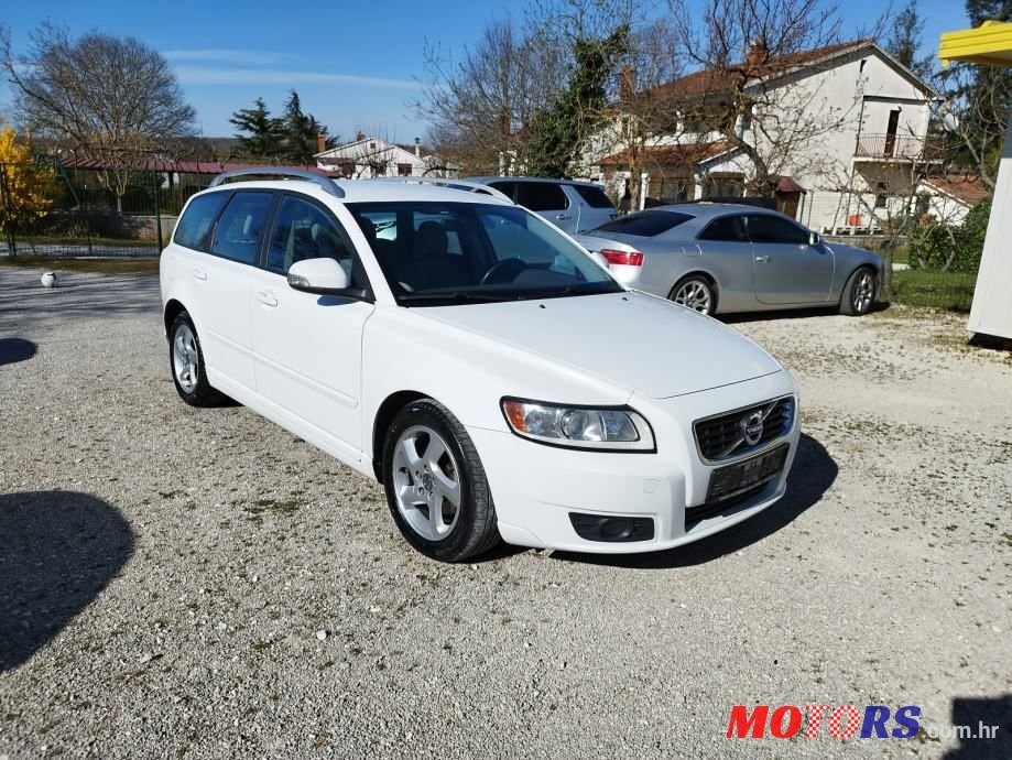 2011' Volvo V50 D2 photo #1