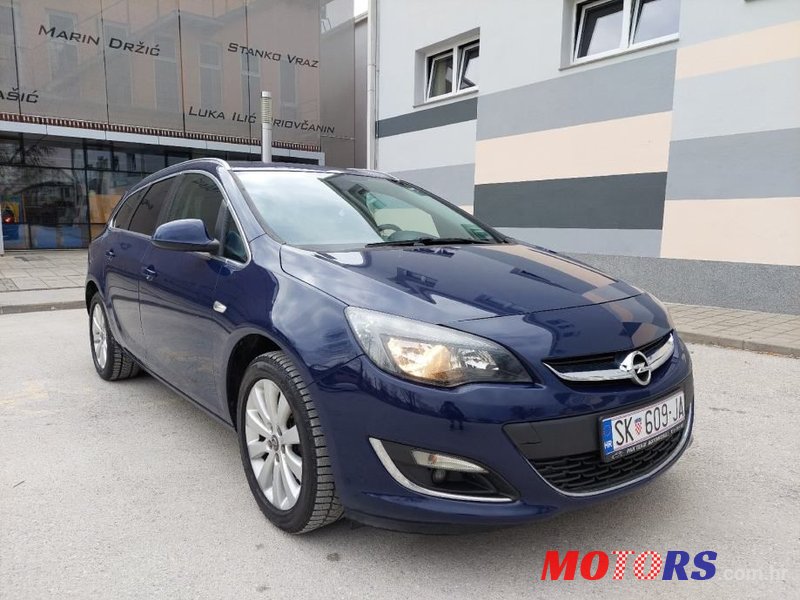 2015' Opel Astra Karavan photo #3