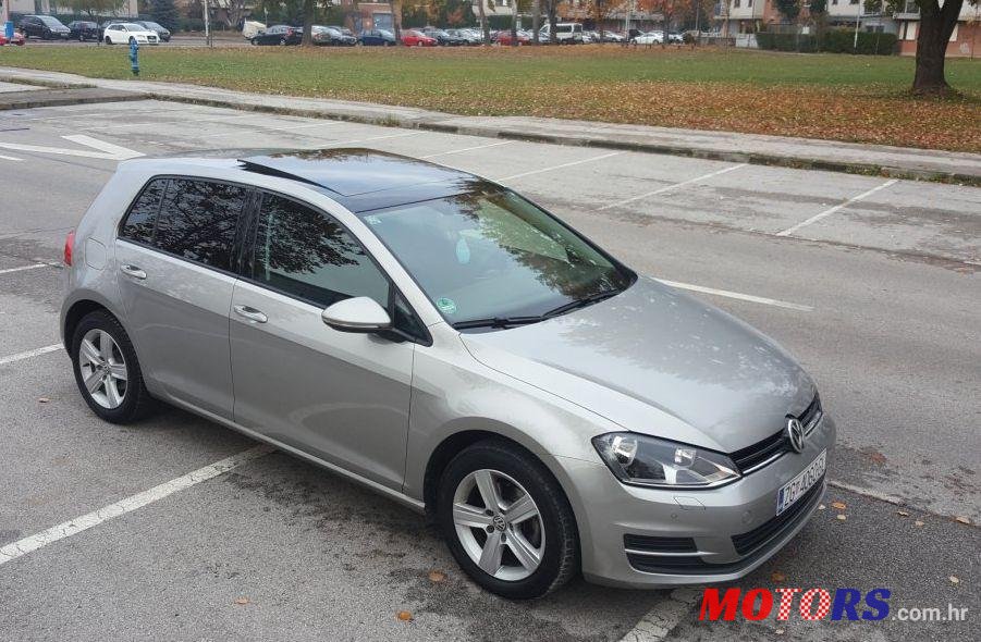 2012' Volkswagen Golf VII 1.6 Tdi photo #2