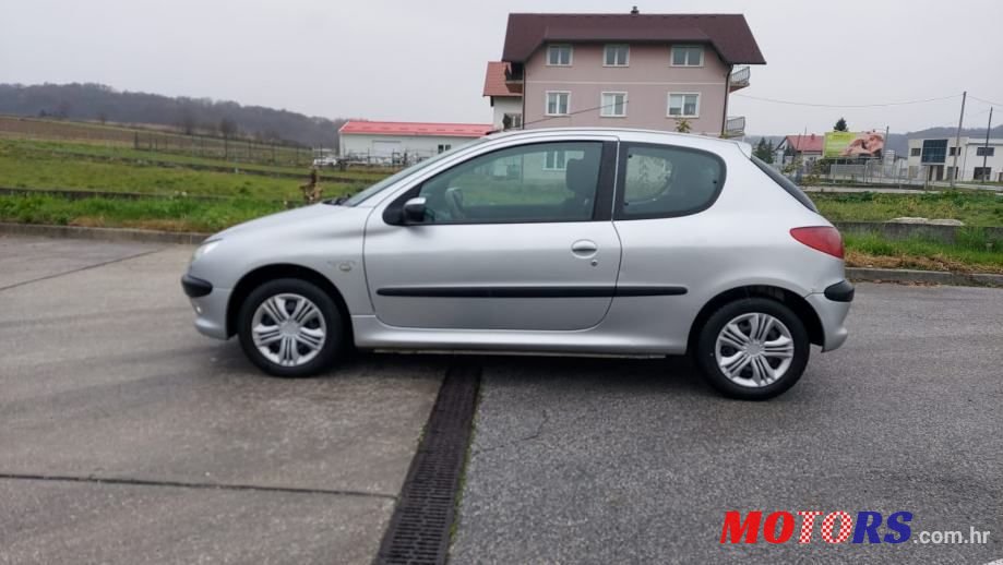2005' Peugeot 206 photo #2