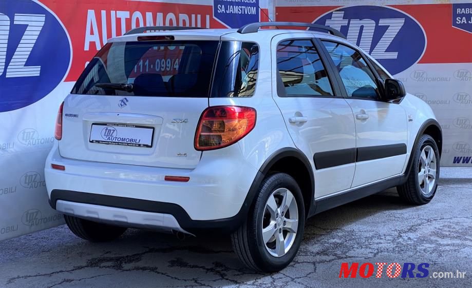 2011' Suzuki SX4 photo #4