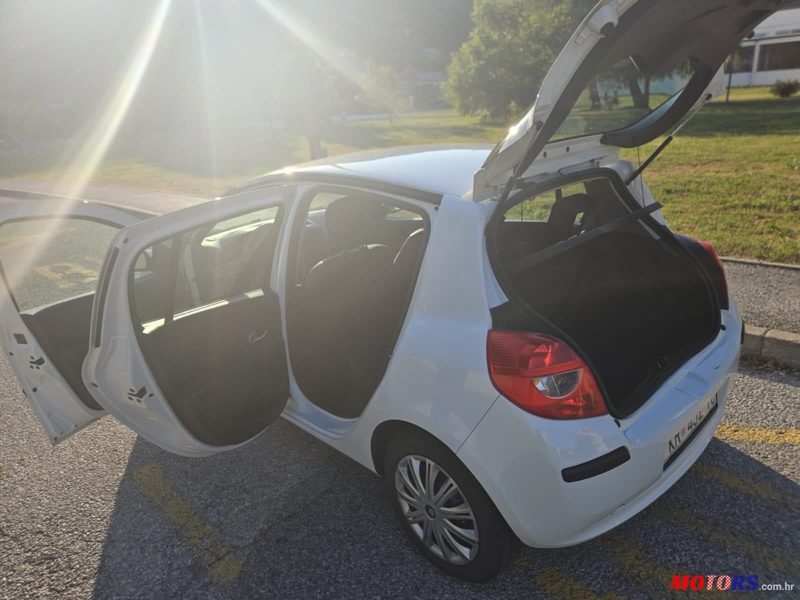 2008' Renault Clio 1,5 Dci photo #6