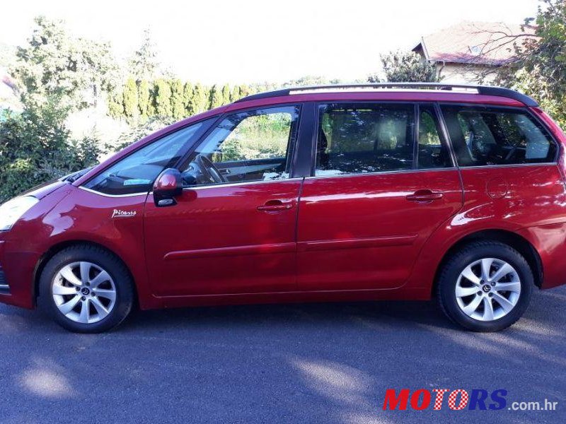 2011' Citroen C4 Grand Picasso photo #3