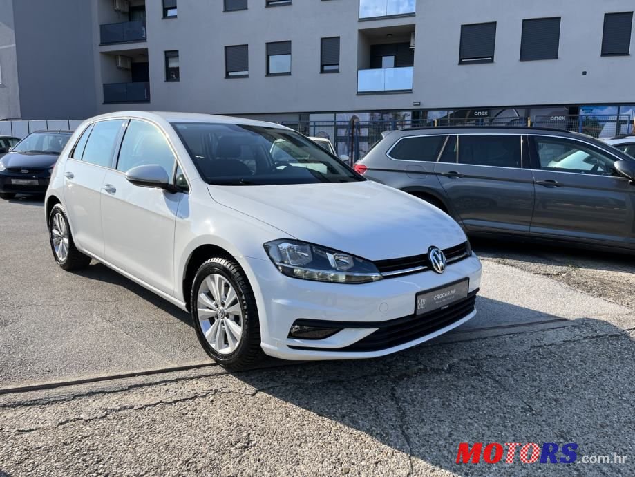 2017' Volkswagen Golf 7 1,0 Tsi Bmt photo #1