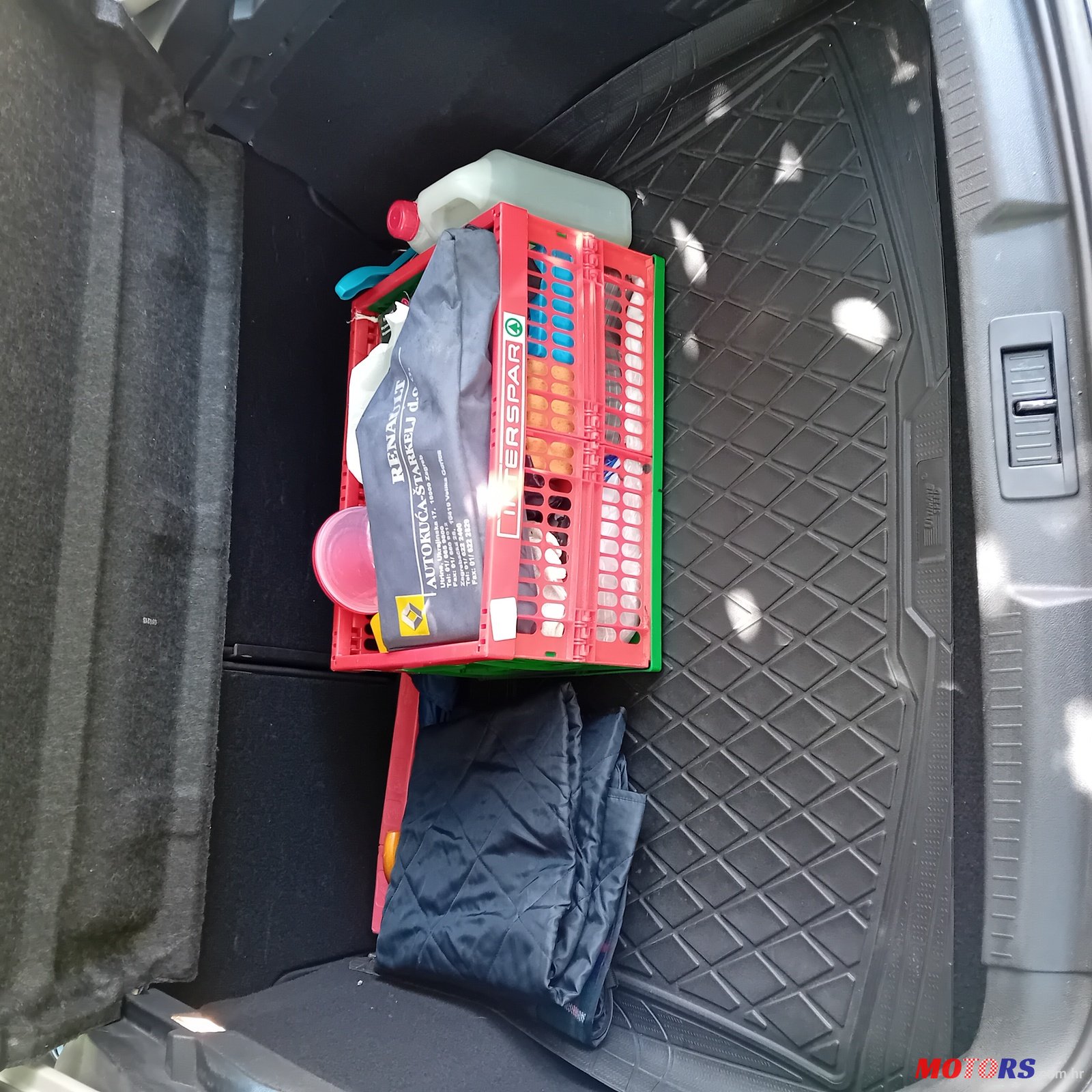 2011' Renault Laguna 2.0dci photo #3