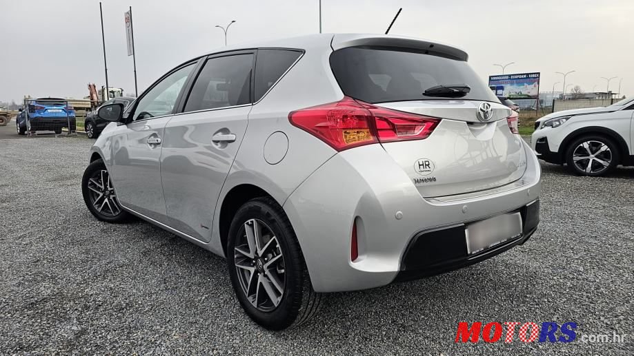 2015' Toyota Auris 2,0 D-4D Sol photo #4