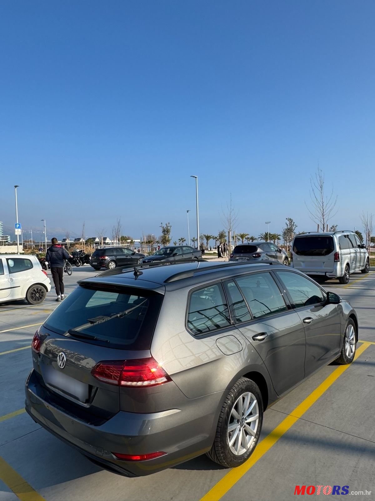 2017' Volkswagen Golf VII Variant photo #5