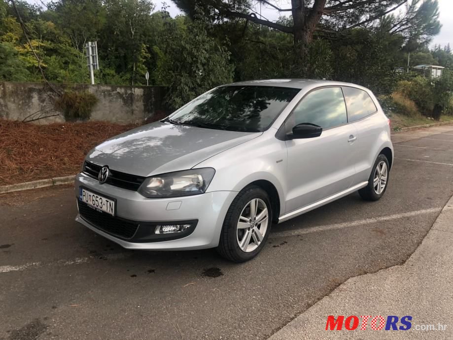 2013' Volkswagen Polo photo #2
