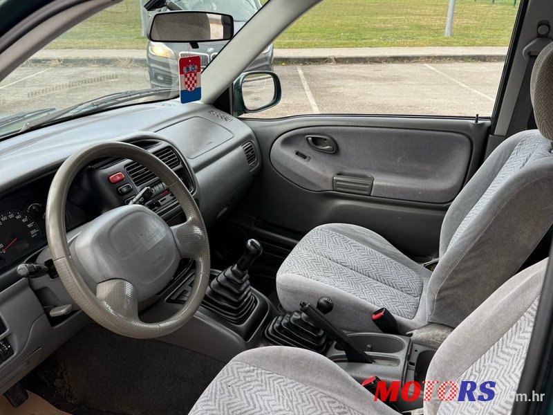 2003' Suzuki Vitara 1.6 Vx photo #6