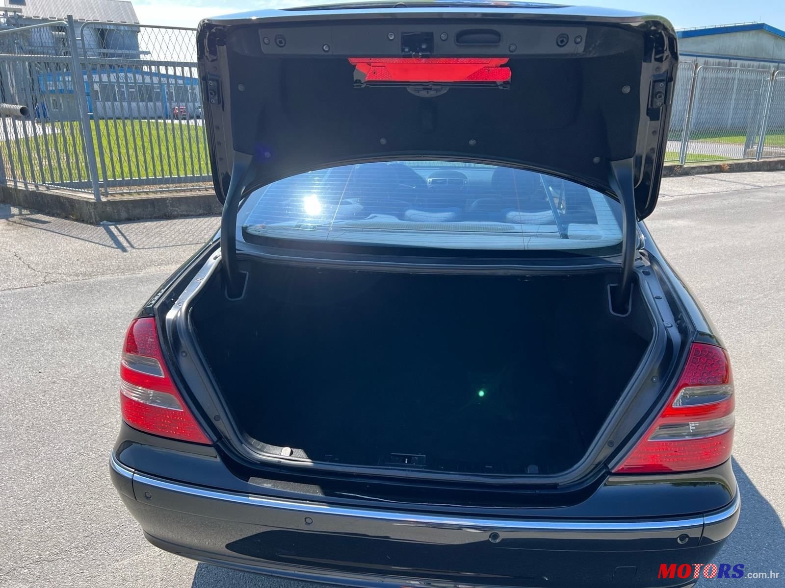 2004' Mercedes-Benz E-Klasa 320 photo #3