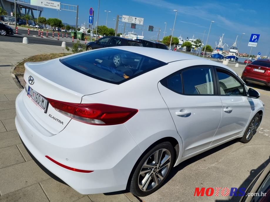2016' Hyundai Elantra photo #3