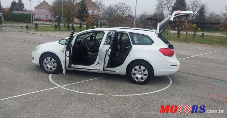 2012' Opel Astra Karavan photo #1