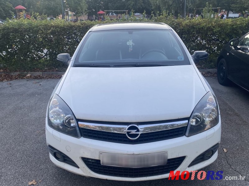 2006' Opel Astra Coupe 1.9 Gtc photo #4