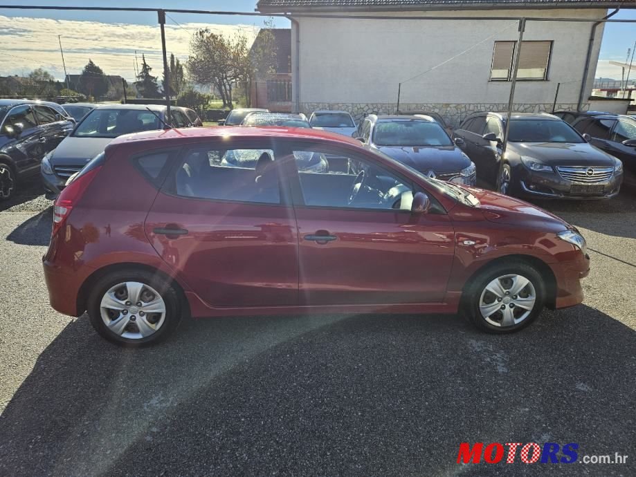 2011' Hyundai i30 1,6 Crdi photo #3