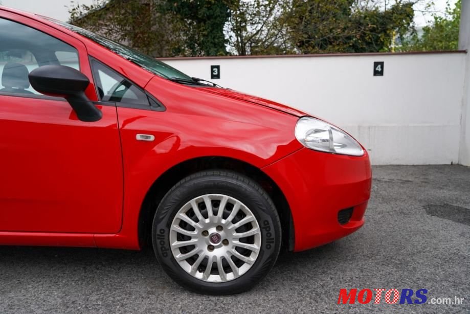 2011' Fiat Grande Punto 1,4 photo #3