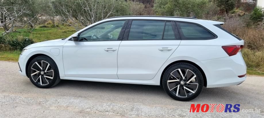 2021' Skoda Octavia Combi photo #3