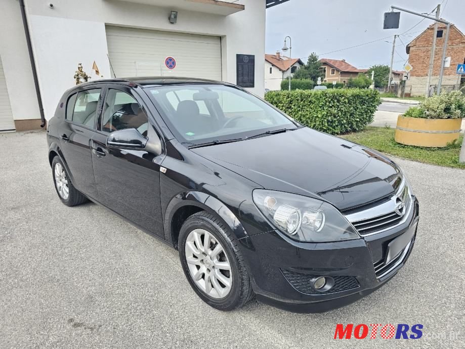 2013' Opel Astra 1,6 Classic photo #1