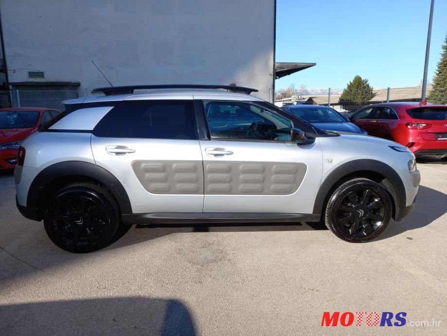 2017' Citroen C4 Cactus photo #5