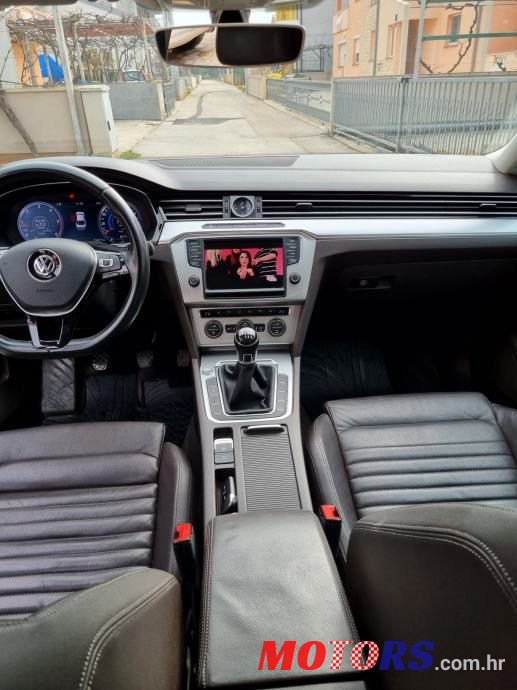 2015' Volkswagen Passat photo #4