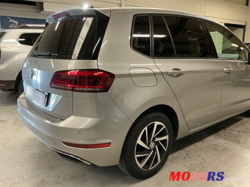 2019' Volkswagen Golf Sportsvan photo #3