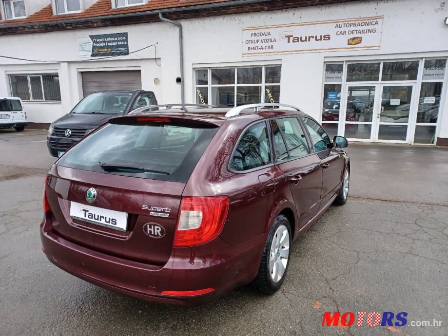 2012' Skoda Superb Combi photo #3