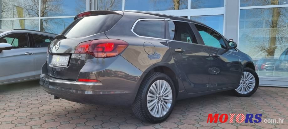 2014' Opel Astra Karavan photo #5