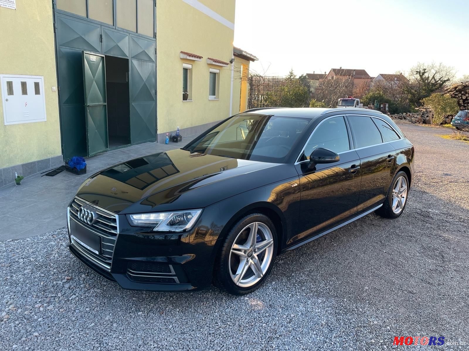 2016' Audi A4 Avant photo #1