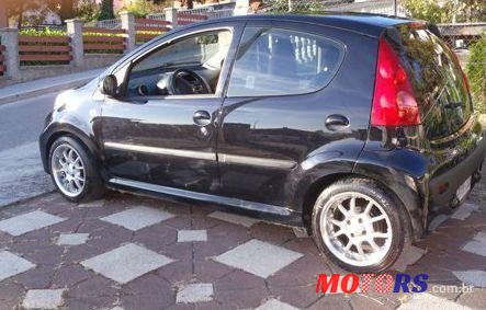 2009' Peugeot 107 1,0 photo #1