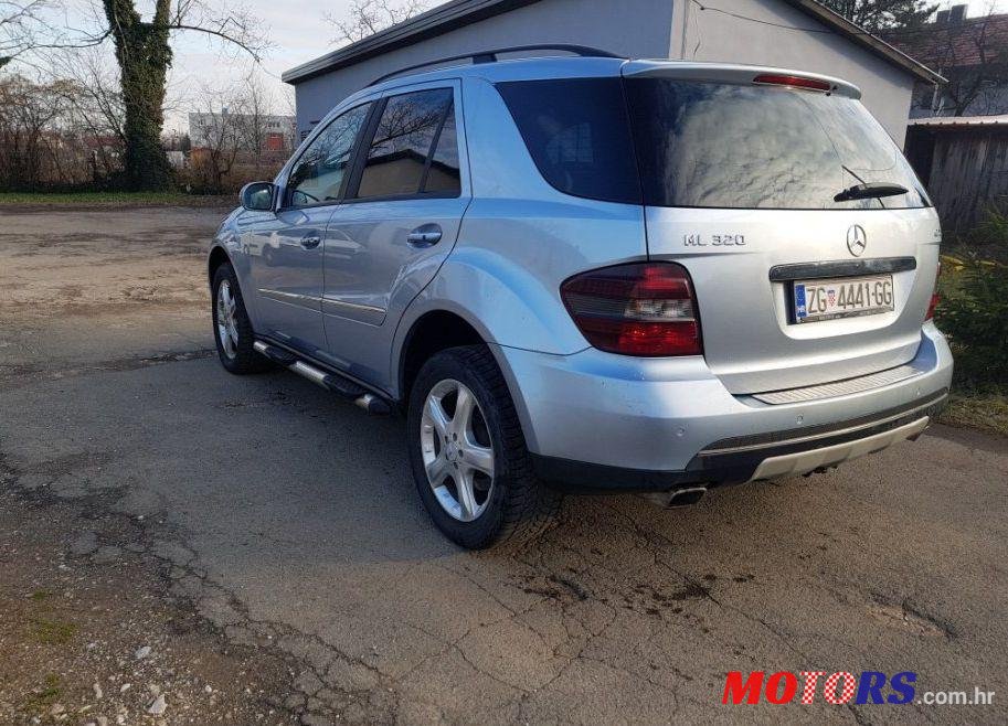 2005' Mercedes-Benz Ml 320 Cdi photo #1
