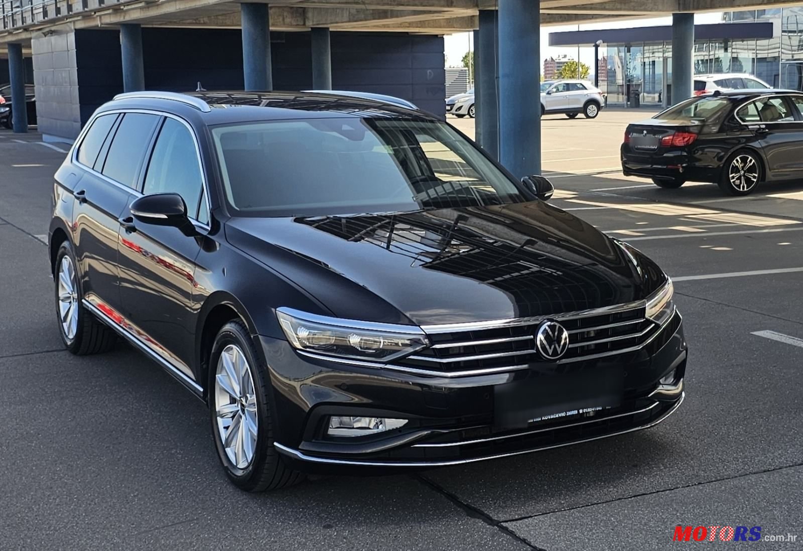 2022' Volkswagen Passat Variant photo #1