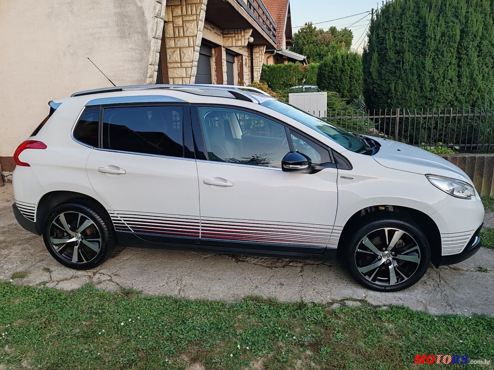 2016' Peugeot 2008 1,2 Vti photo #2