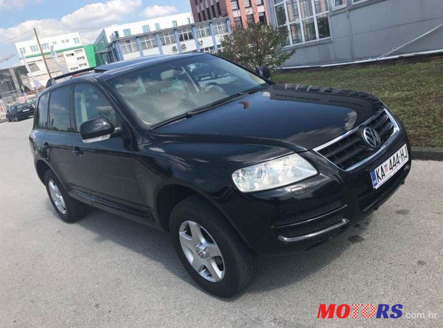 2004' Volkswagen Touareg photo #1