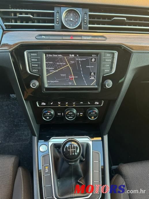 2015' Volkswagen Passat Variant photo #3