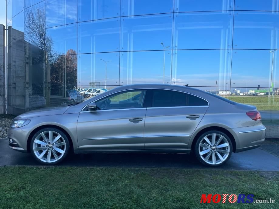 2014' Volkswagen Passat 2,0 Tdi Bmt photo #2