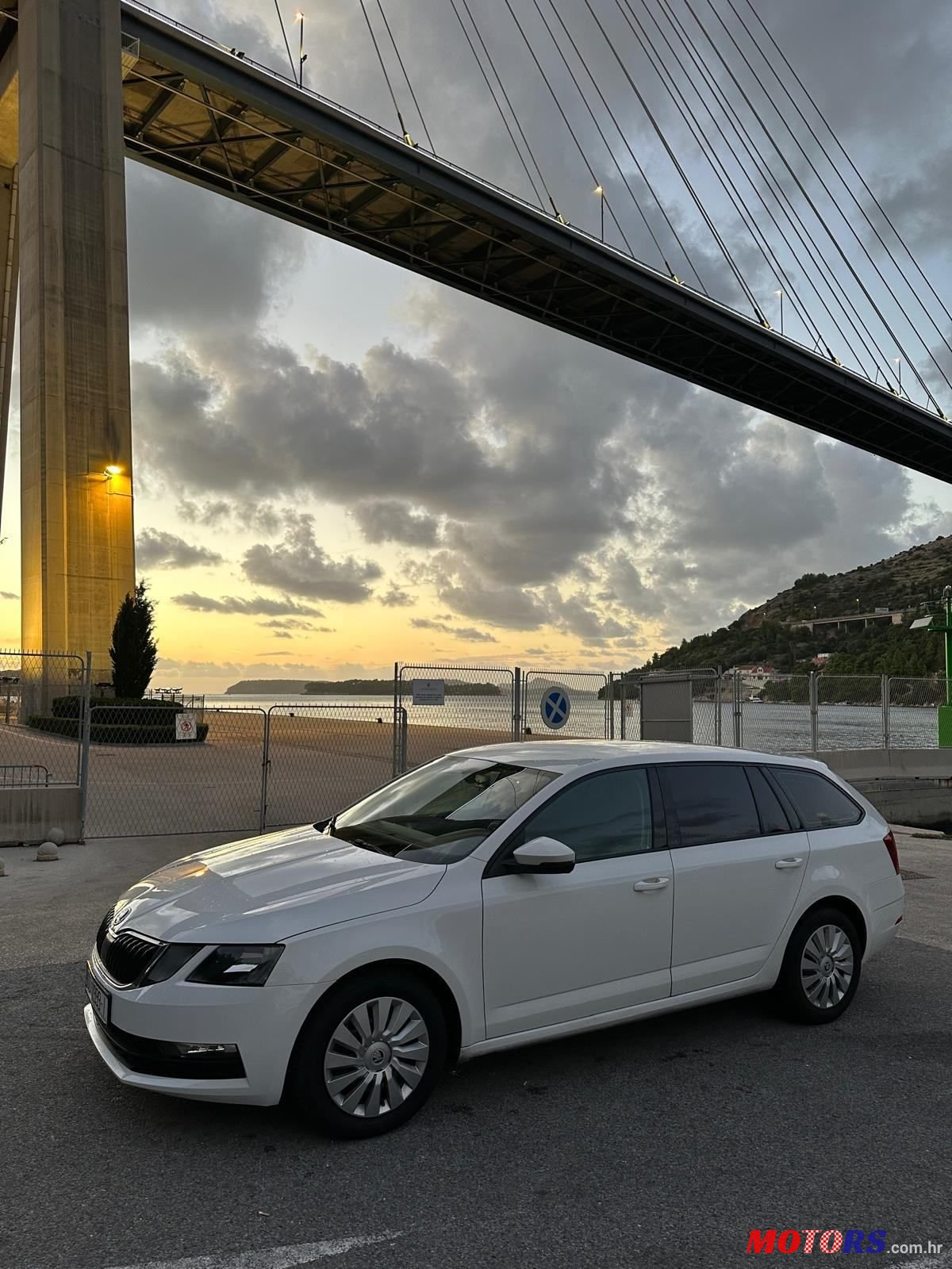 2017' Skoda Octavia Combi photo #2