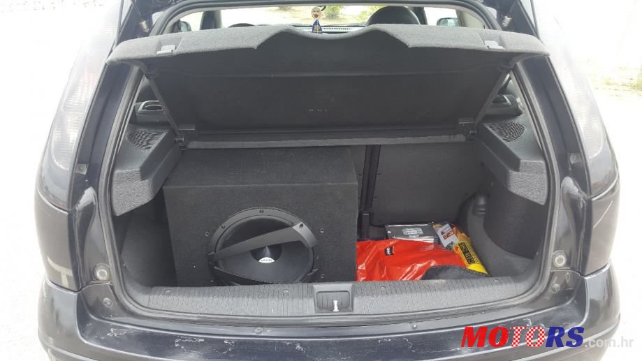 2005' Opel Corsa 1,7 Cdti photo #5
