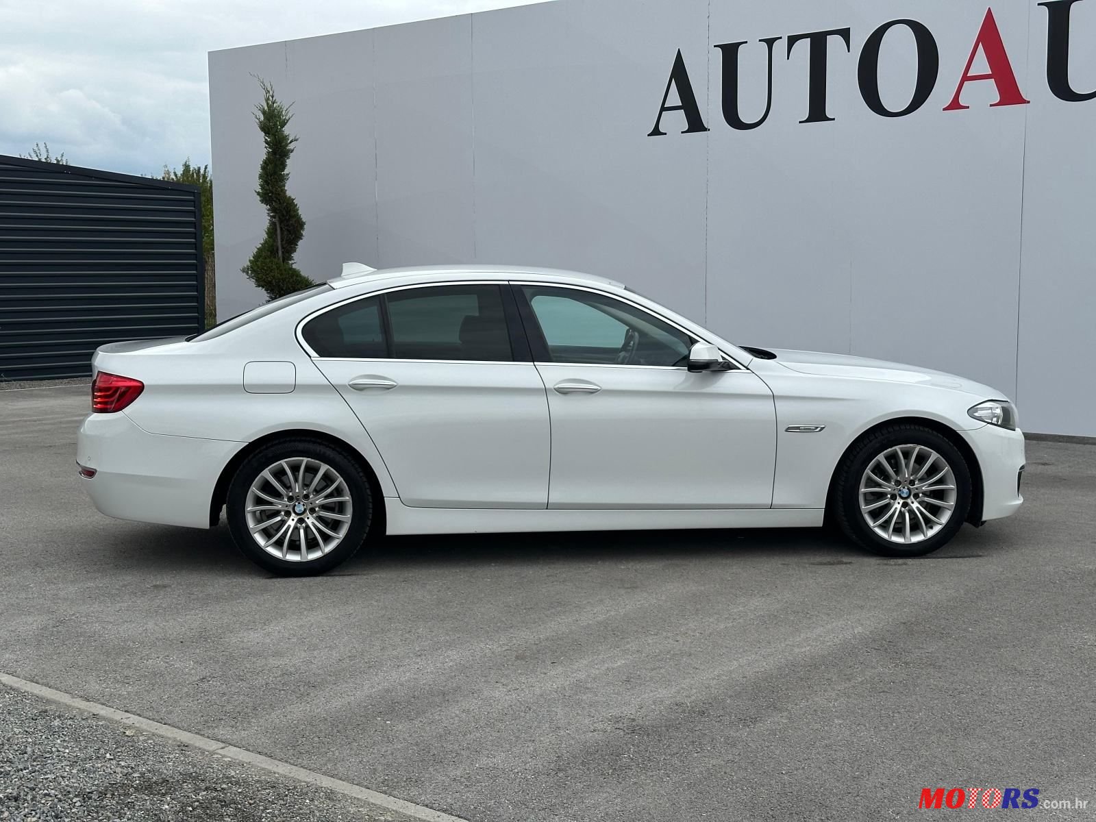 2014' BMW Serija 5 518D photo #6