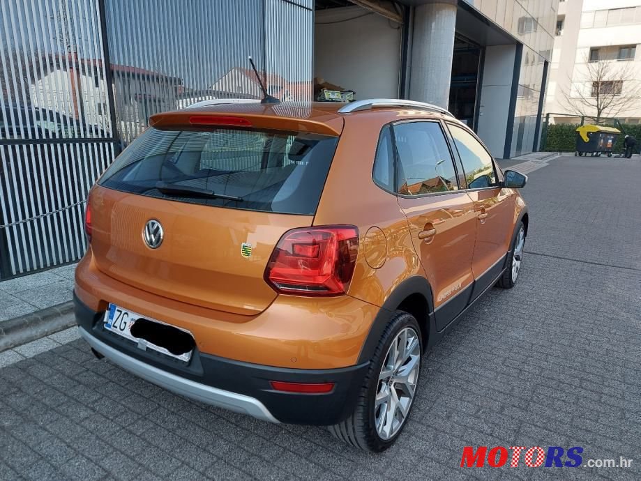 2015' Volkswagen Polo Cross Tsi photo #3