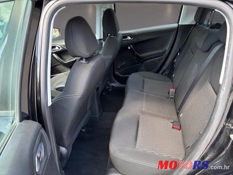 2019' Peugeot 208 1,2 Puretech photo #5
