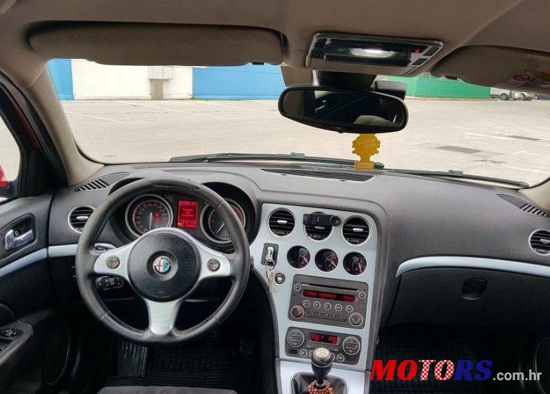 2007' Alfa Romeo 159 1,9 Jtdm photo #2