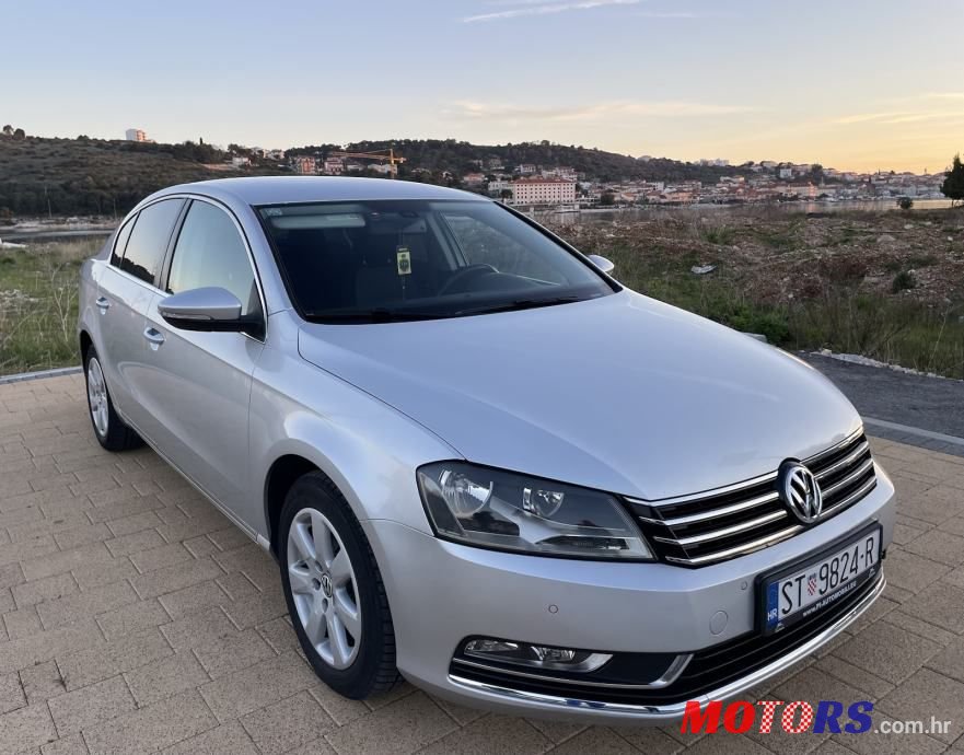 2011' Volkswagen Passat photo #1