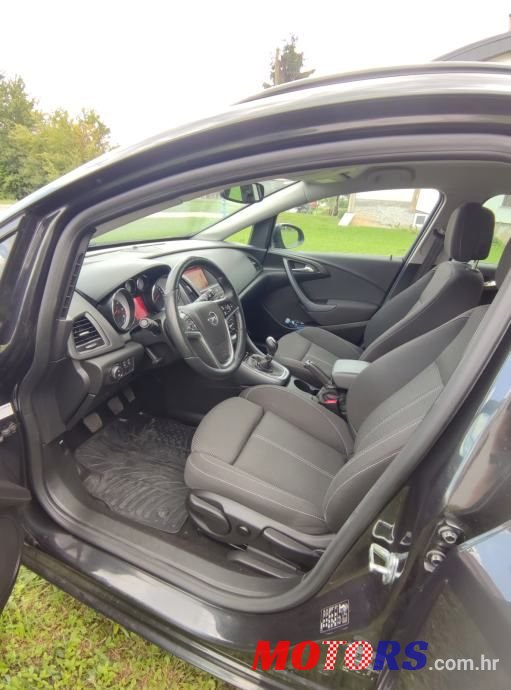 2015' Opel Astra Karavan photo #3