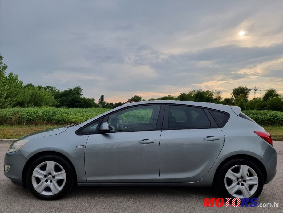 2011' Opel Astra 1,3 Cdti photo #2