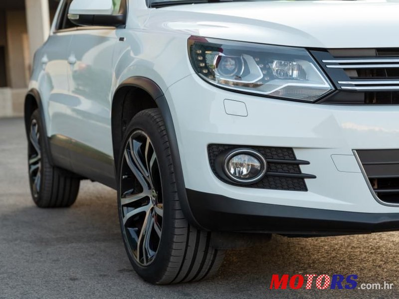 2015' Volkswagen Tiguan photo #6