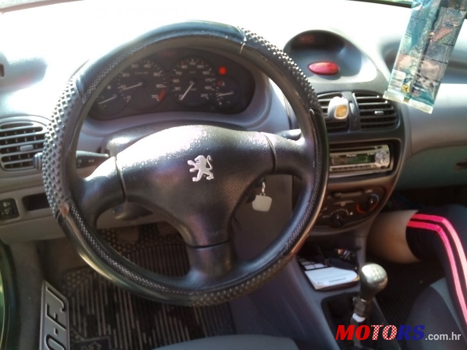 2000' Peugeot 206 photo #2