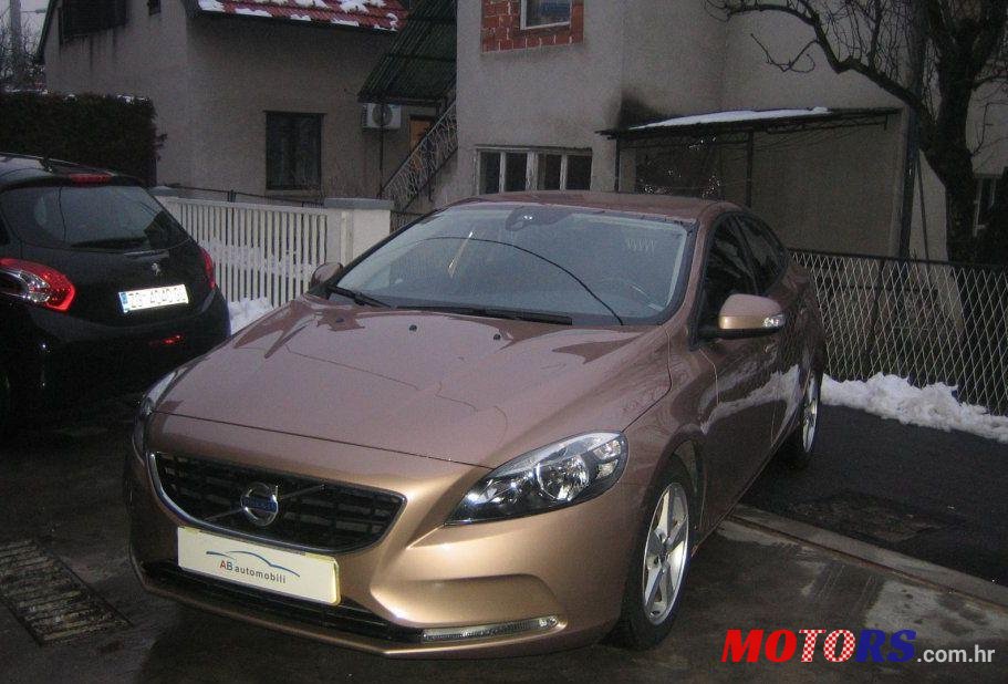2015' Volvo V40 D2 88G. photo #1