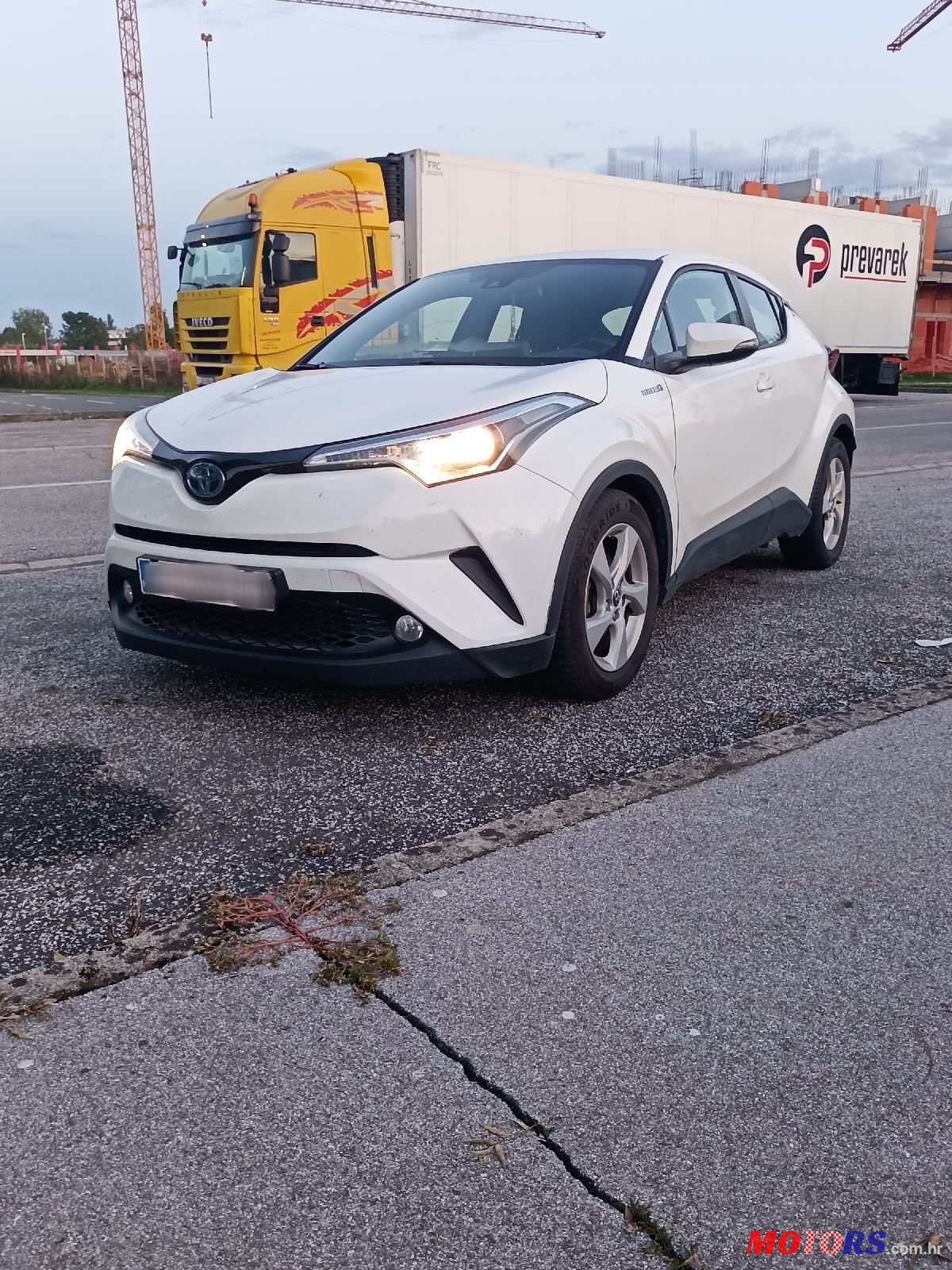 2019' Toyota C-HR 1,8 photo #1