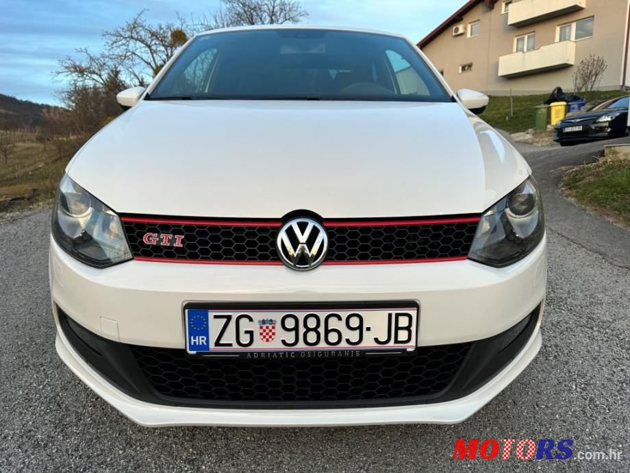 2011' Volkswagen Polo photo #5