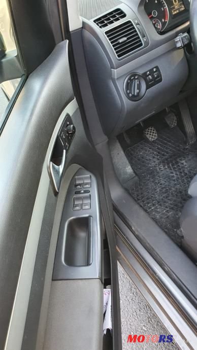 2011' Volkswagen Touran 1,6 Tdi photo #4
